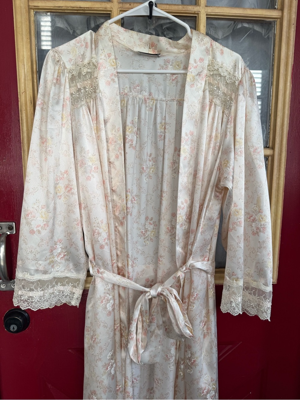 vintage Christian Dior "Le Connaisseur" satin soft floral pattern robe - Picture 9 of 10